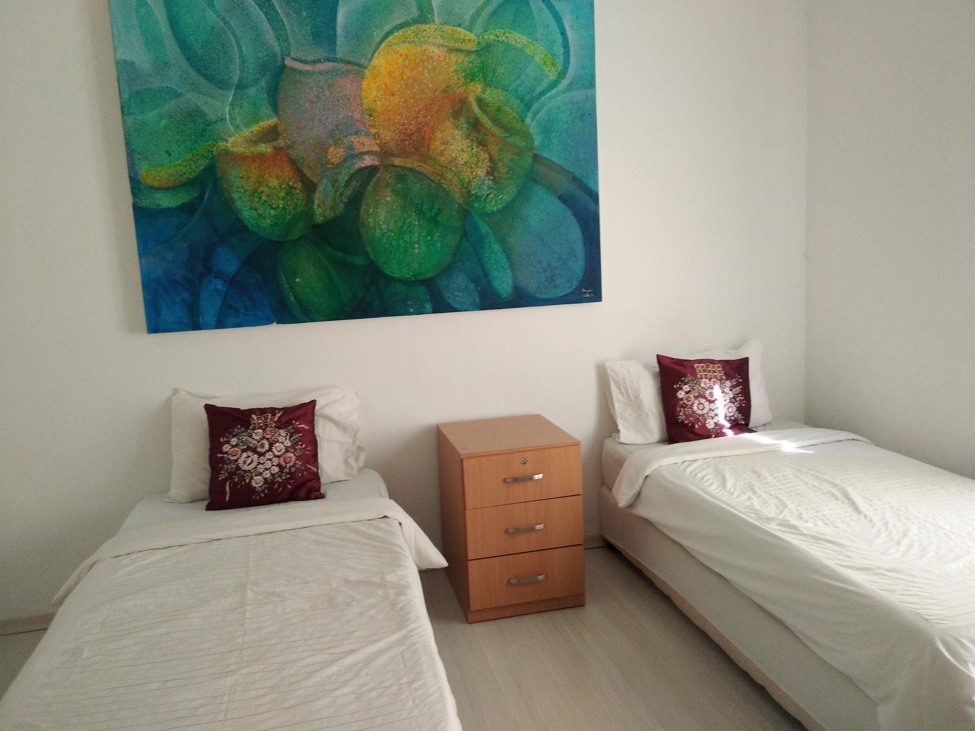 Wesberly Apartments Кучинг Екстериор снимка