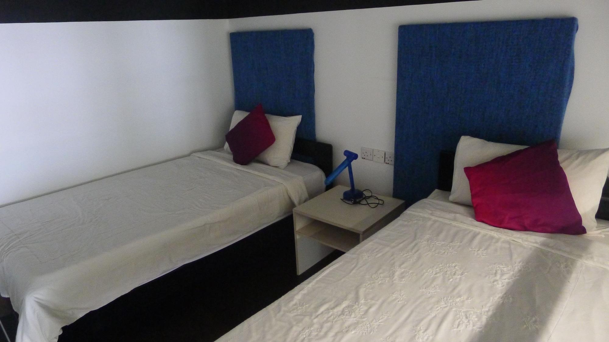 Wesberly Apartments Кучинг Екстериор снимка