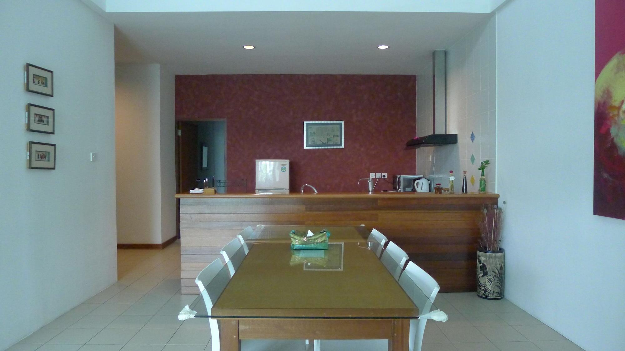 Wesberly Apartments Кучинг Екстериор снимка