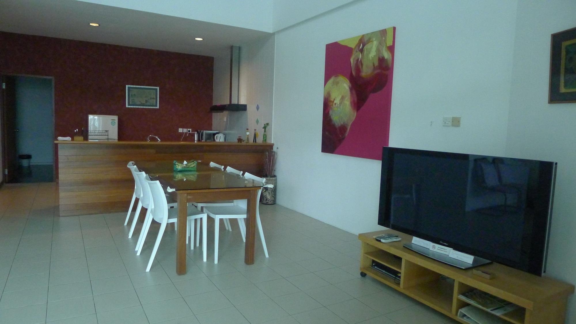 Wesberly Apartments Кучинг Екстериор снимка