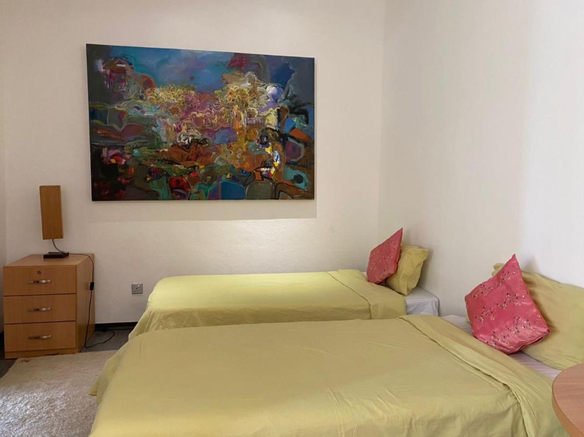 Wesberly Apartments Кучинг Екстериор снимка
