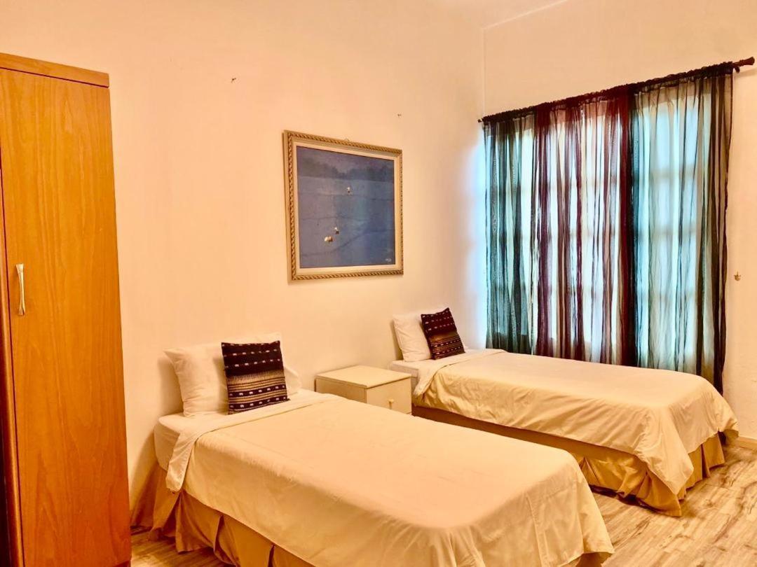 Wesberly Apartments Кучинг Екстериор снимка