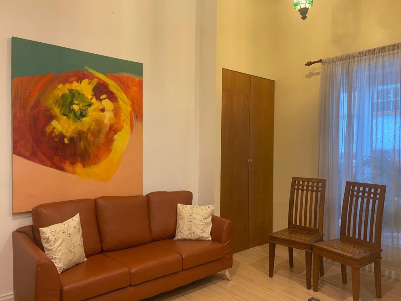 Wesberly Apartments Кучинг Екстериор снимка