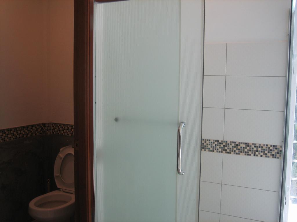 Wesberly Apartments Кучинг Екстериор снимка
